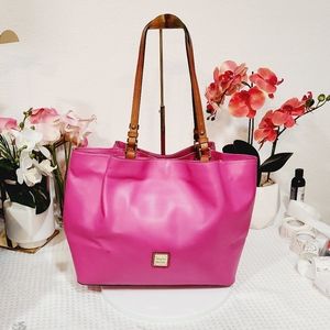 Dooney & Bourke Flynn bag in Wexford Leather Color Magenta
